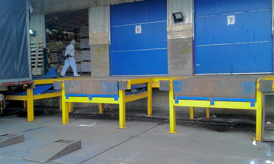 Foto de nivelador de muelle