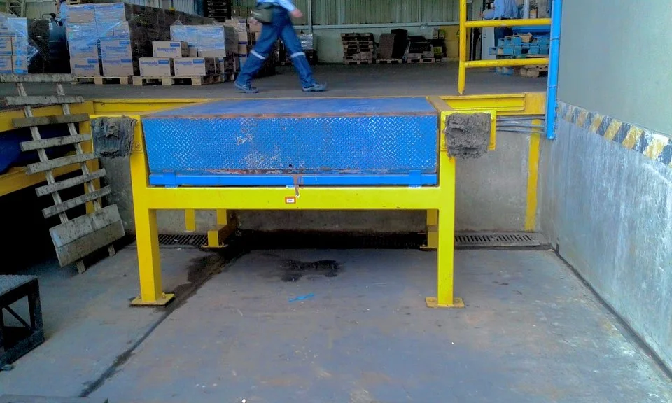 Foto de nivelador de muelle